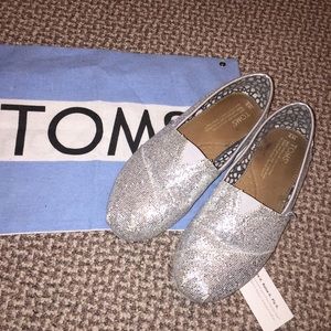 Toms silver sequin size 8
